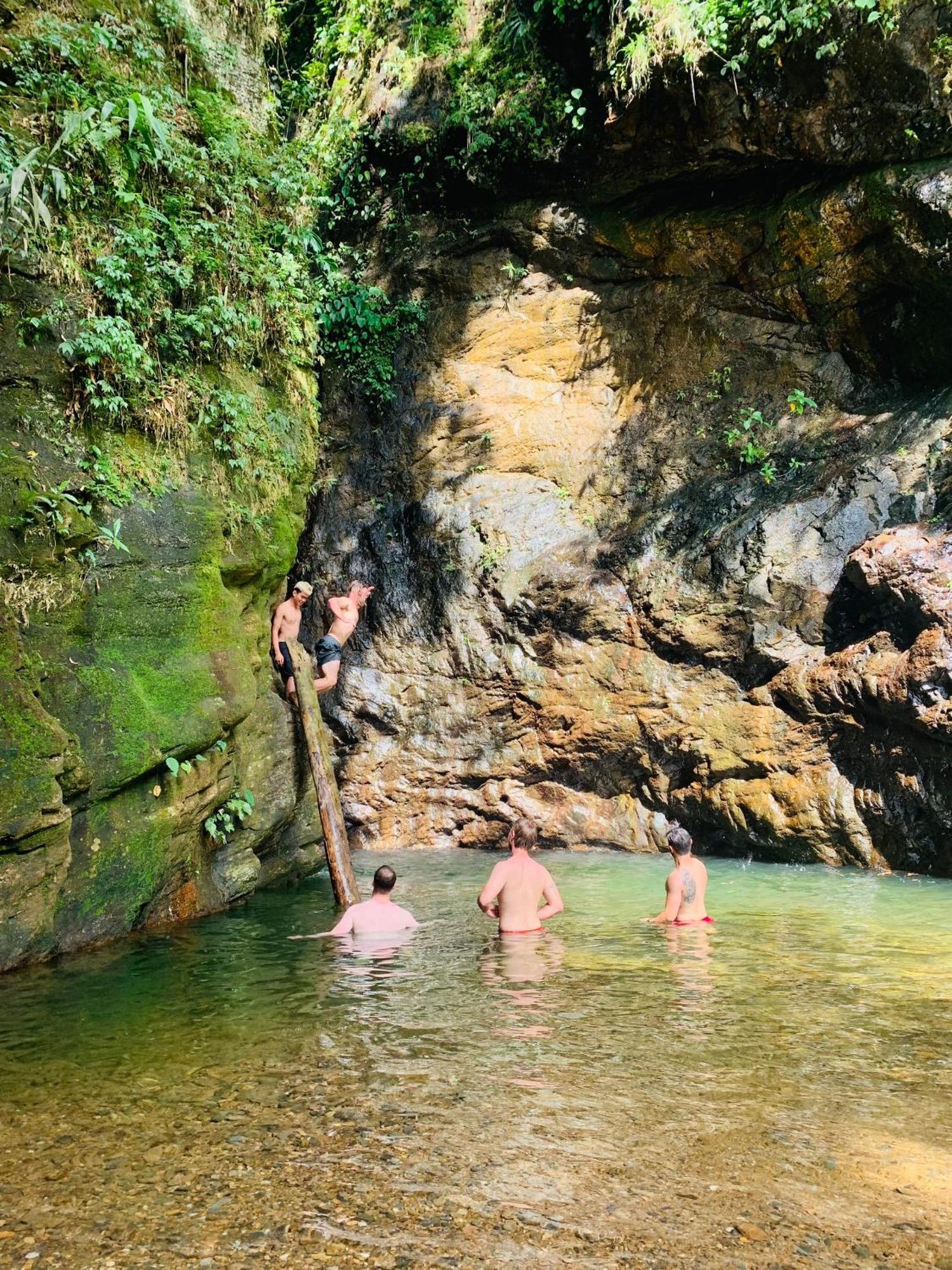 HA GIANG Safari Hostel&Group tours Extérieur photo